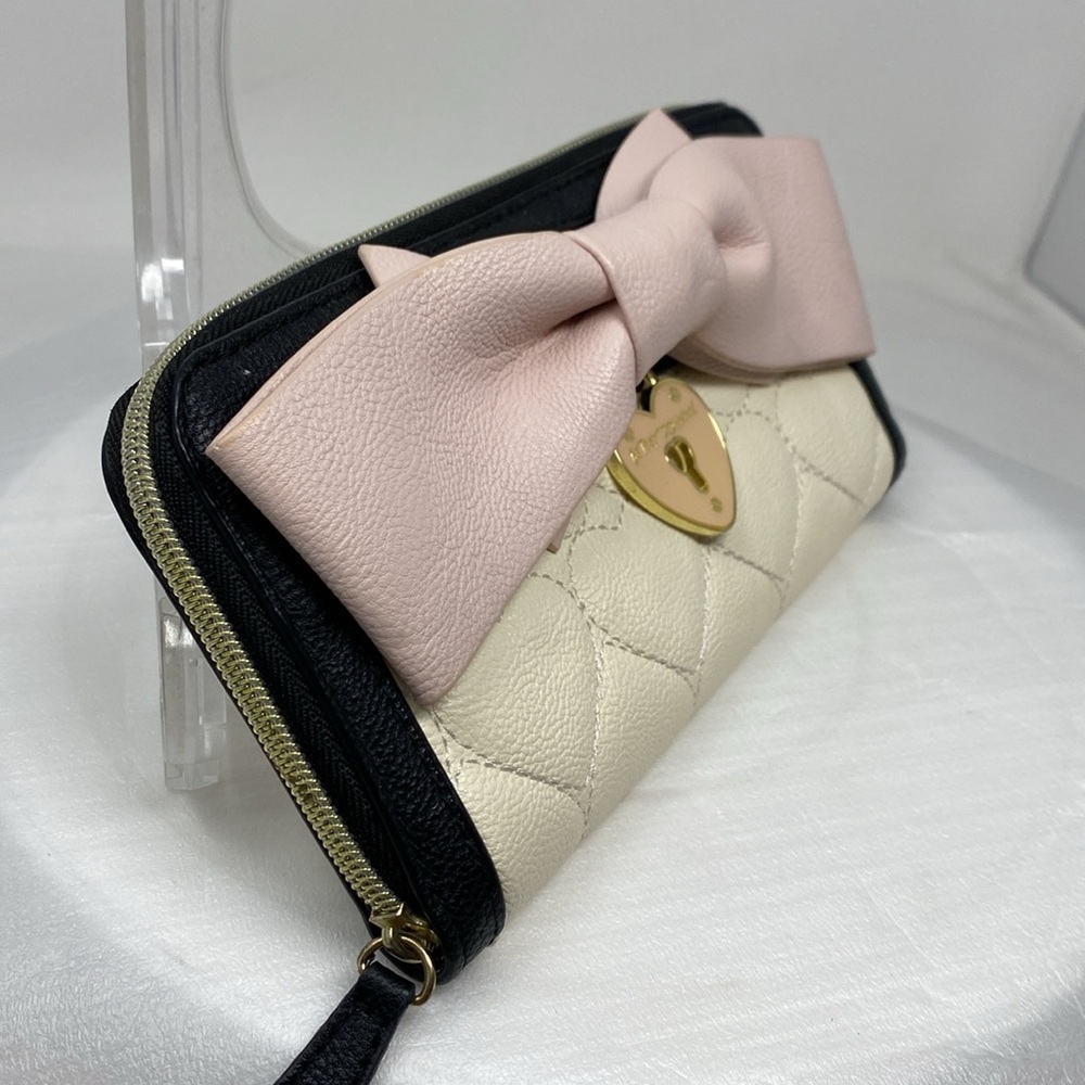 Betsey Johnson Black and White zip around full zip wallet with pink bow EUC - Picture 13 of 13